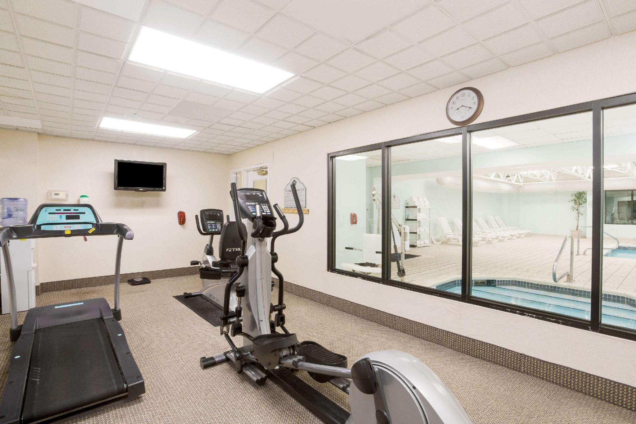 Wingate By Wyndham Bridgeport Clarksburg Hotel Екстериор снимка